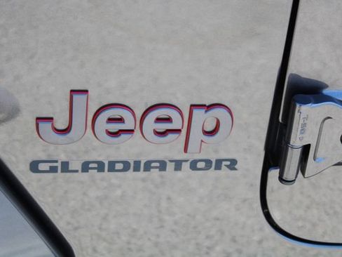 Used 2022 Jeep Gladiator Rubicon AWD/4WD image 11