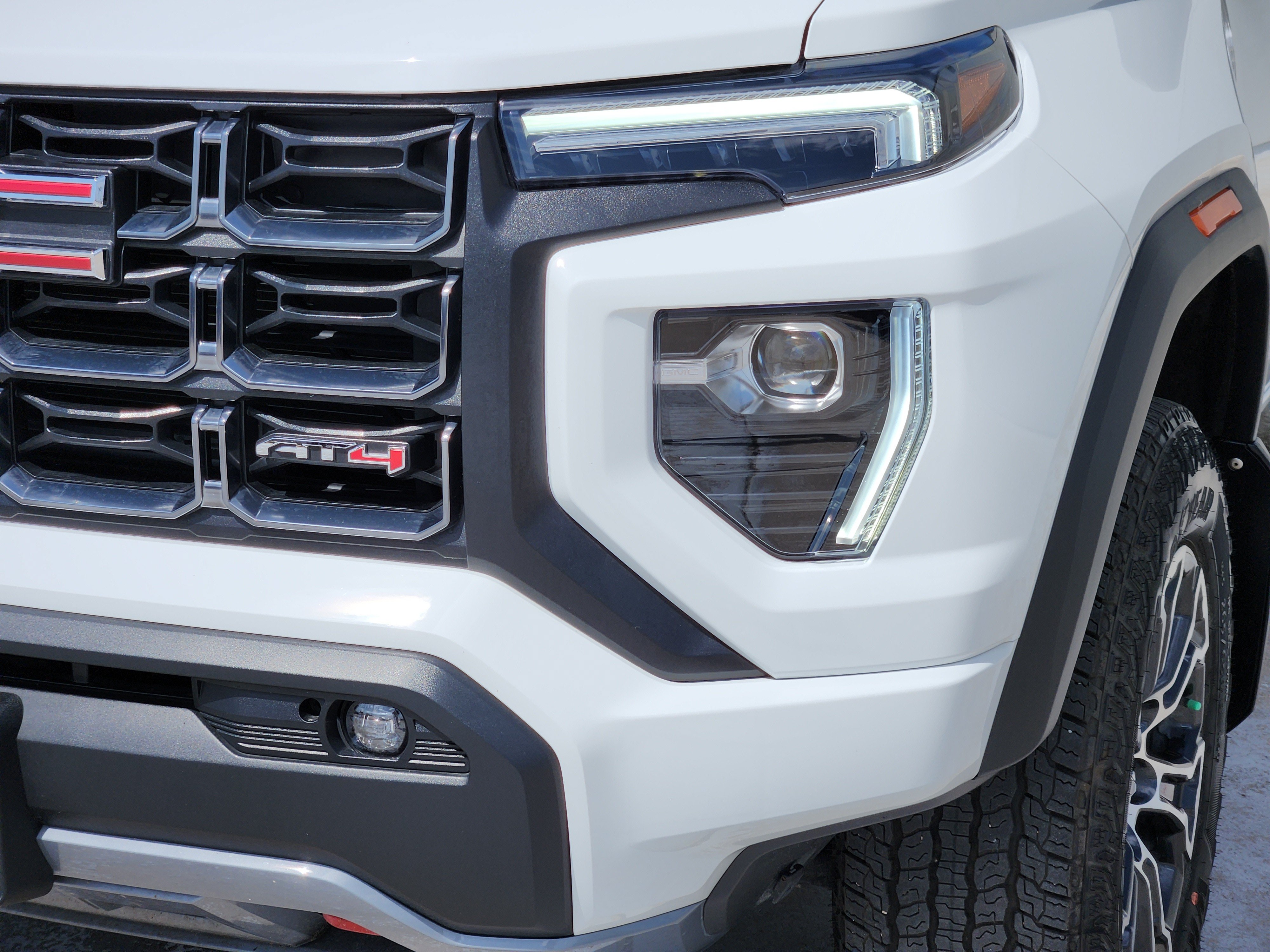 Used 2024 GMC Canyon AT4 w/ Canyon Safety Plus Package AWD/4WD image 11