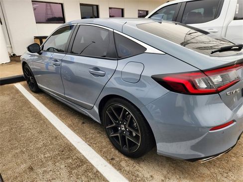 Used 2024 Honda Civic Sport Touring image 4