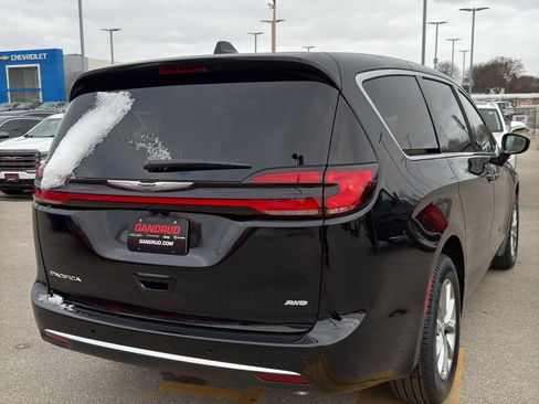 New 2026 Chrysler Pacifica Select image 5