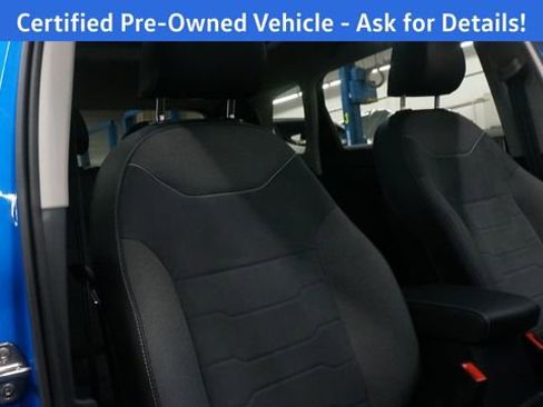 Certified 2025 Volkswagen Taos SE image 55