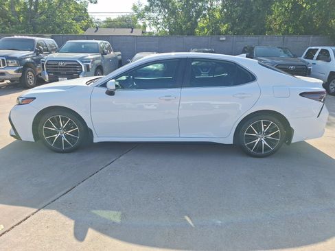 Used 2024 Toyota Camry SE w/ Convenience Package FWD image 3