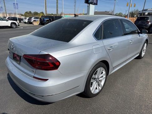 Used 2017 Volkswagen Passat 1.8T SEL Premium image 5