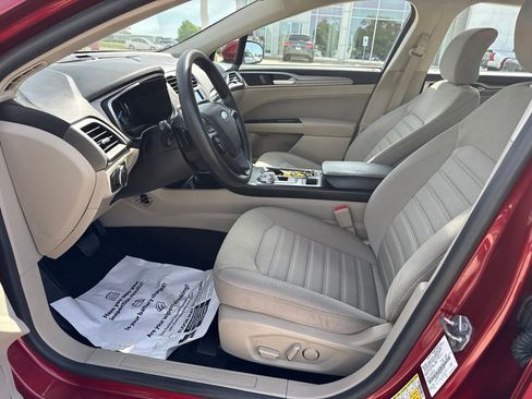 Used 2019 Ford Fusion SE AWD/4WD image 7