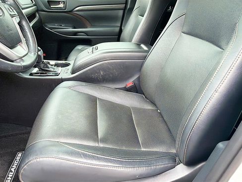 Used 2019 Toyota Highlander Limited Platinum AWD/4WD image 12