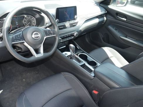 Used 2024 Nissan Altima 2.5 SV FWD image 13