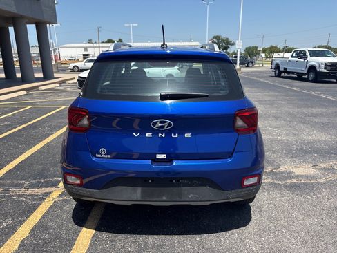 Used 2025 Hyundai Venue SEL FWD image 5
