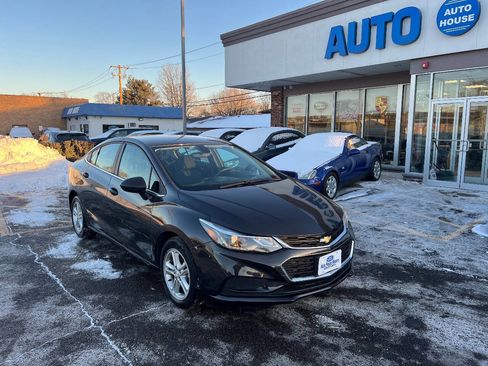 Used 2017 Chevrolet Cruze LT image 3