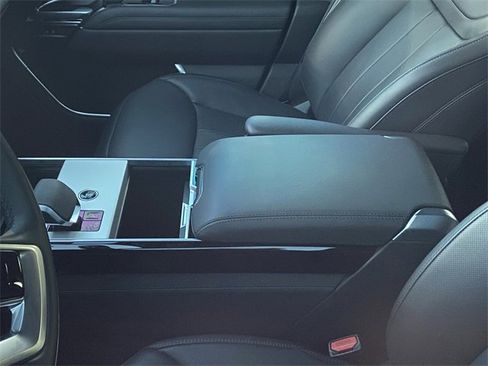 Used 2025 Land Rover Range Rover Long Wheelbase SE image 8