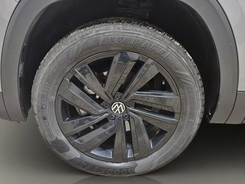 Used 2022 Volkswagen Atlas Cross Sport SE AWD/4WD image 25