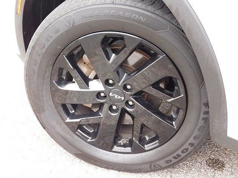 Used 2022 Kia Sorento S w/ Panoramic Sunroof Package image 9