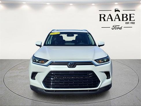 Used 2024 Toyota Grand Highlander XLE image 2