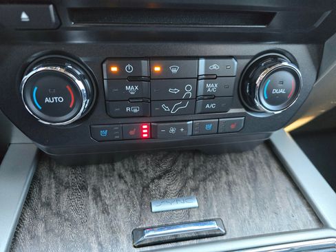 Used 2017 Ford F250 Lariat w/ Lariat Value Package image 19