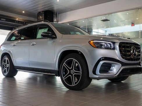Used 2026 Mercedes-Benz GLS 450 4MATIC image 1