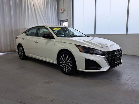 Used 2025 Nissan Altima 2.5 SV FWD image 4