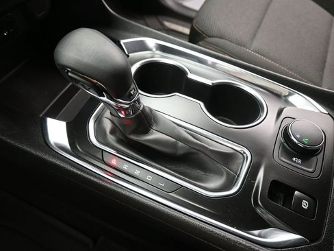 Used 2021 Chevrolet Traverse LT image 16