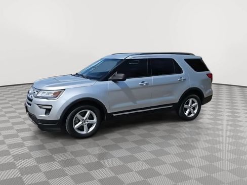 Used 2019 Ford Explorer XLT w/ Class III Trailer Tow Package image 5