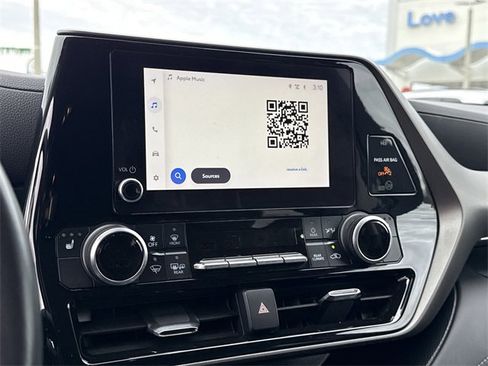 Used 2023 Toyota Highlander XLE image 32