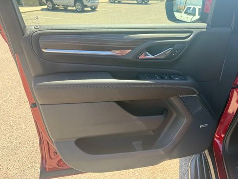 Used 2024 GMC Yukon Denali w/ Advanced Technology Package AWD/4WD image 9