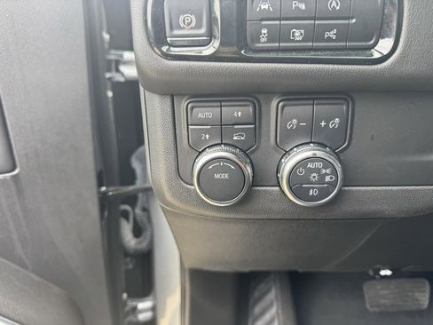Used 2025 GMC Yukon Denali AWD/4WD image 14