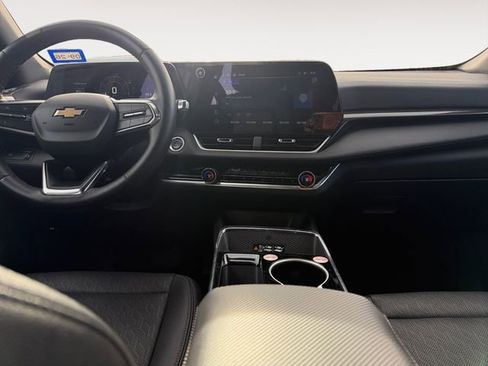 Used 2025 Chevrolet Equinox LT w/ Convenience Package II image 13