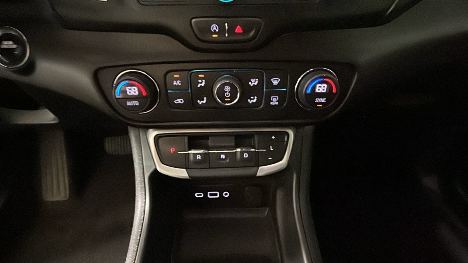 Used 2022 GMC Terrain SLE w/ Driver Convenience Package AWD/4WD image 26