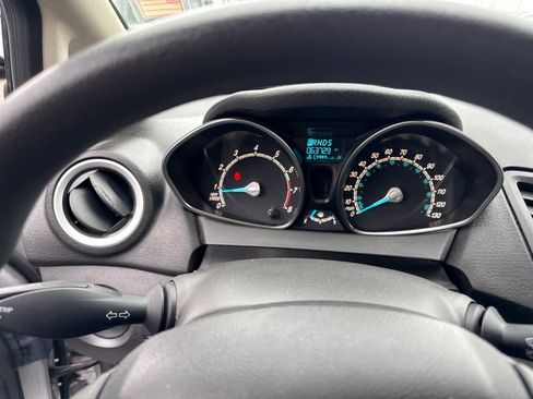 Used 2019 Ford Fiesta SE FWD image 2