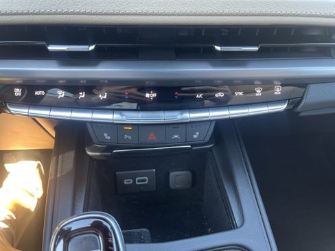 Used 2024 Cadillac XT4 Luxury w/ Cold Weather Package AWD/4WD image 26