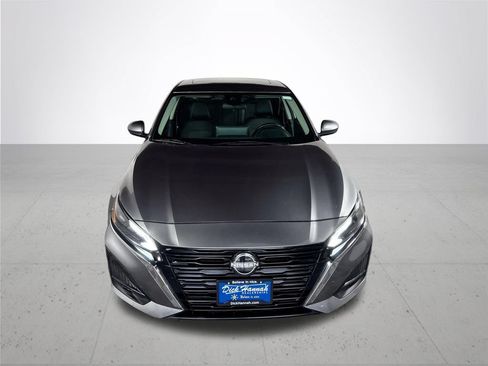 Used 2023 Nissan Altima 2.5 SV w/ SV Premium Package FWD image 3