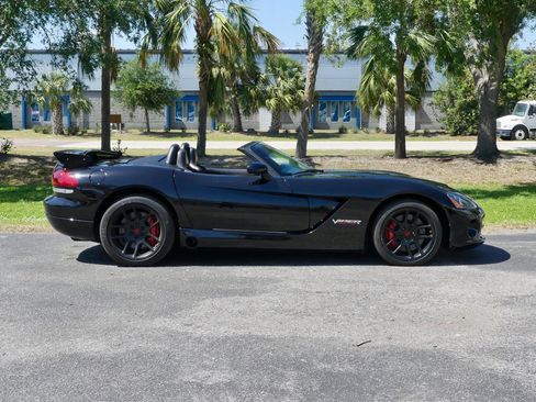 Used 2004 Dodge Viper SRT-10 image 3