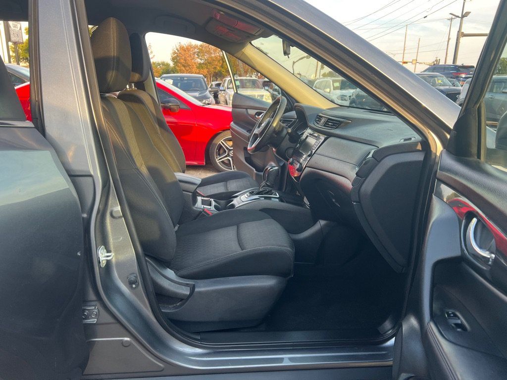 Used 2018 Nissan Rogue SV FWD image 11
