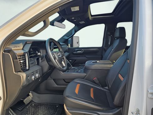 Used 2025 GMC Sierra 2500 AT4 AWD/4WD image 12