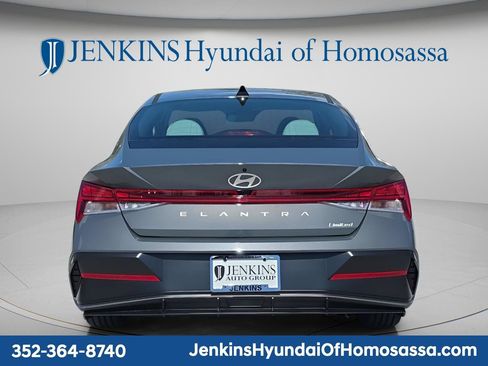 New 2026 Hyundai Elantra Limited FWD image 3