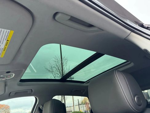 Used 2021 Audi e-tron Premium Plus w/ Premium Plus Package image 45