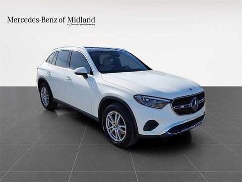 Used 2025 Mercedes-Benz GLC 300 4MATIC image 2