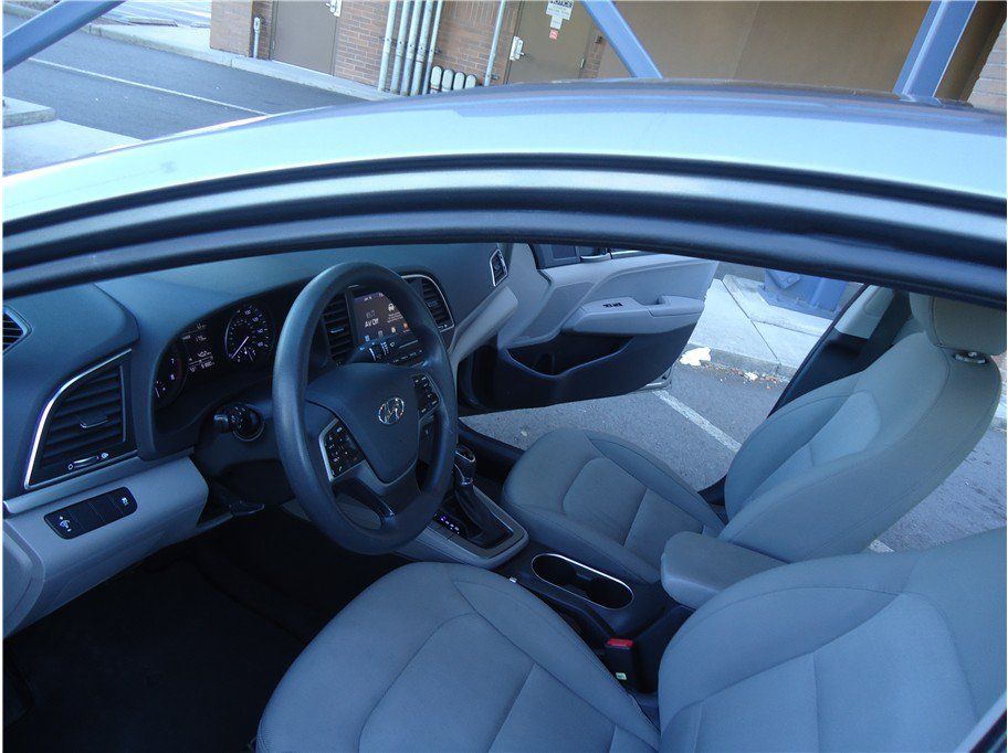 Used 2017 Hyundai Elantra SE FWD image 18