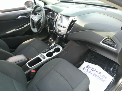 Used 2017 Chevrolet Cruze LS image 40