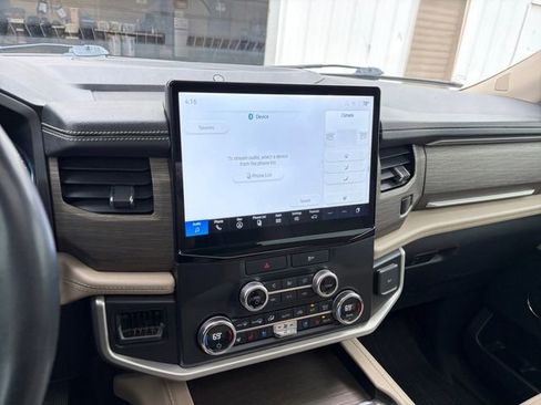 Used 2022 Ford Expedition Max Limited image 9