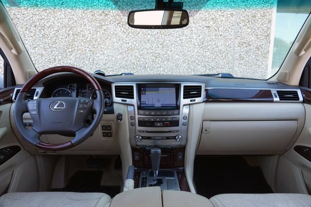 Used 2013 Lexus LX 570 4WD w/ Luxury Pkg w/Pre-crash image 7