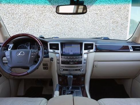 Used 2013 Lexus LX 570 4WD w/ Luxury Pkg w/Pre-crash image 7
