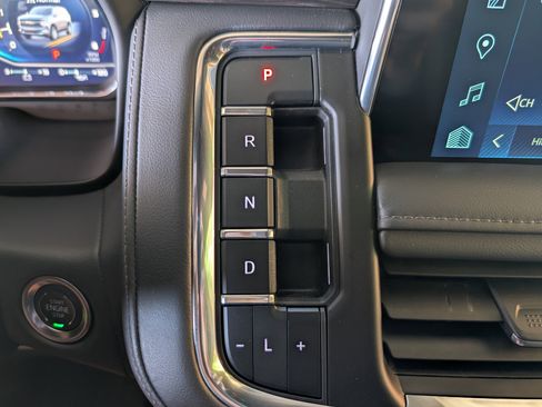 Used 2024 Chevrolet Suburban LT w/ LT Signature Package RWD image 33