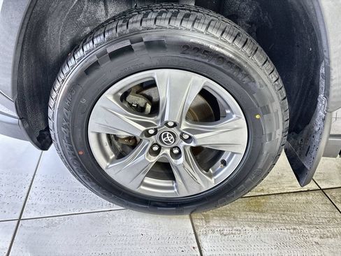 Used 2024 Toyota RAV4 XLE AWD/4WD image 18