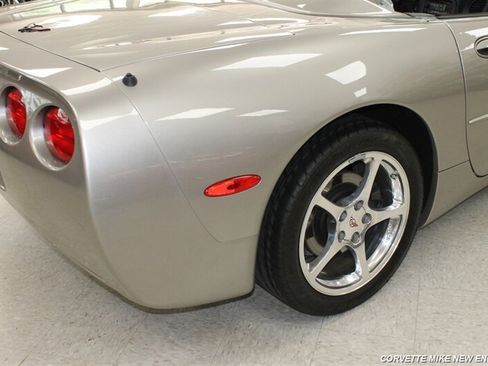 Used 2000 Chevrolet Corvette Convertible w/ Performance Handling Pkg RWD image 32