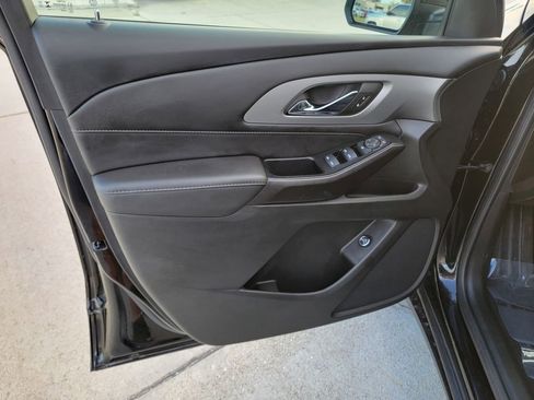 Used 2023 Chevrolet Traverse LT FWD image 10