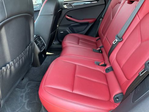 Used 2023 Porsche Macan S AWD/4WD image 19
