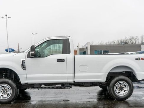 Used 2022 Ford F250 XL w/ Power Equipment Group image 9