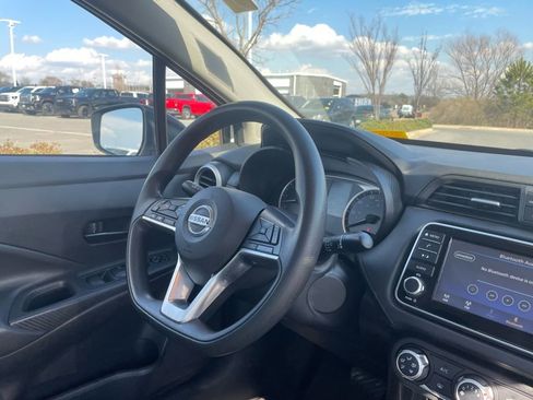Used 2020 Nissan Versa S image 30