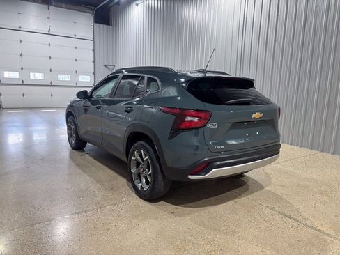 Used 2025 Chevrolet Trax LT w/ Driver Confidence Package image 6