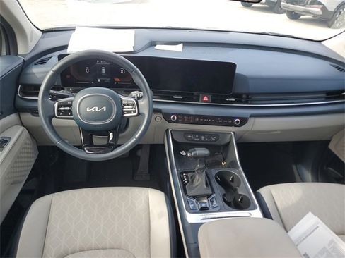 Certified 2025 Kia Carnival EX image 12