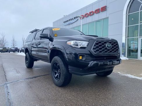 Used 2020 Toyota Tacoma TRD Off-Road image 3
